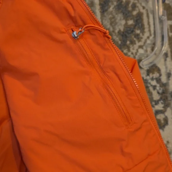 North Face lightweight puffer jacket - Picture 4 of 10
